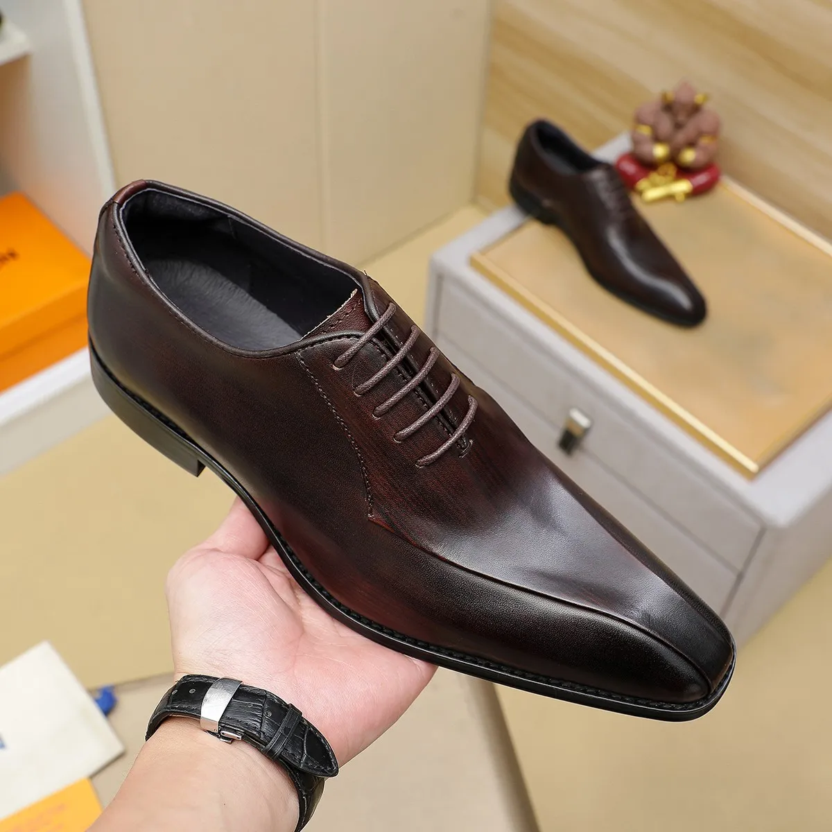 Men's shoes 💰580 💰 Louis Vuitton LV ® Autumn and Winter 🆕 models 🔛Full shoe counter First layer cowhide, 🐂Leather lined casual shoes for men, super soft outsole, essential for driving. Counter synchronization Original first layer cowhide Completely 1:1 mold customization 🌹Top version, 2 colors optional! Number: 38-45 (37.46. Customized)